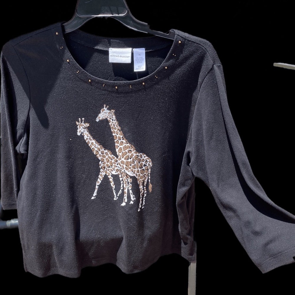 Black Long sleeve T-shirt with giraffe images